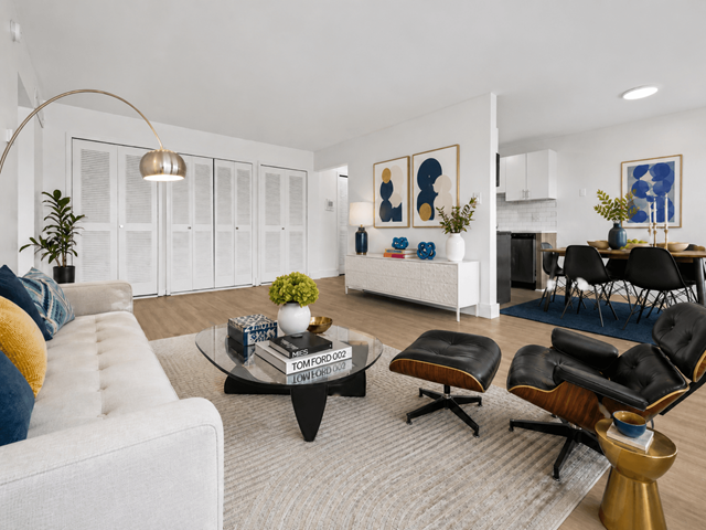 Bloomfield Square Apartments - Auburn Hills